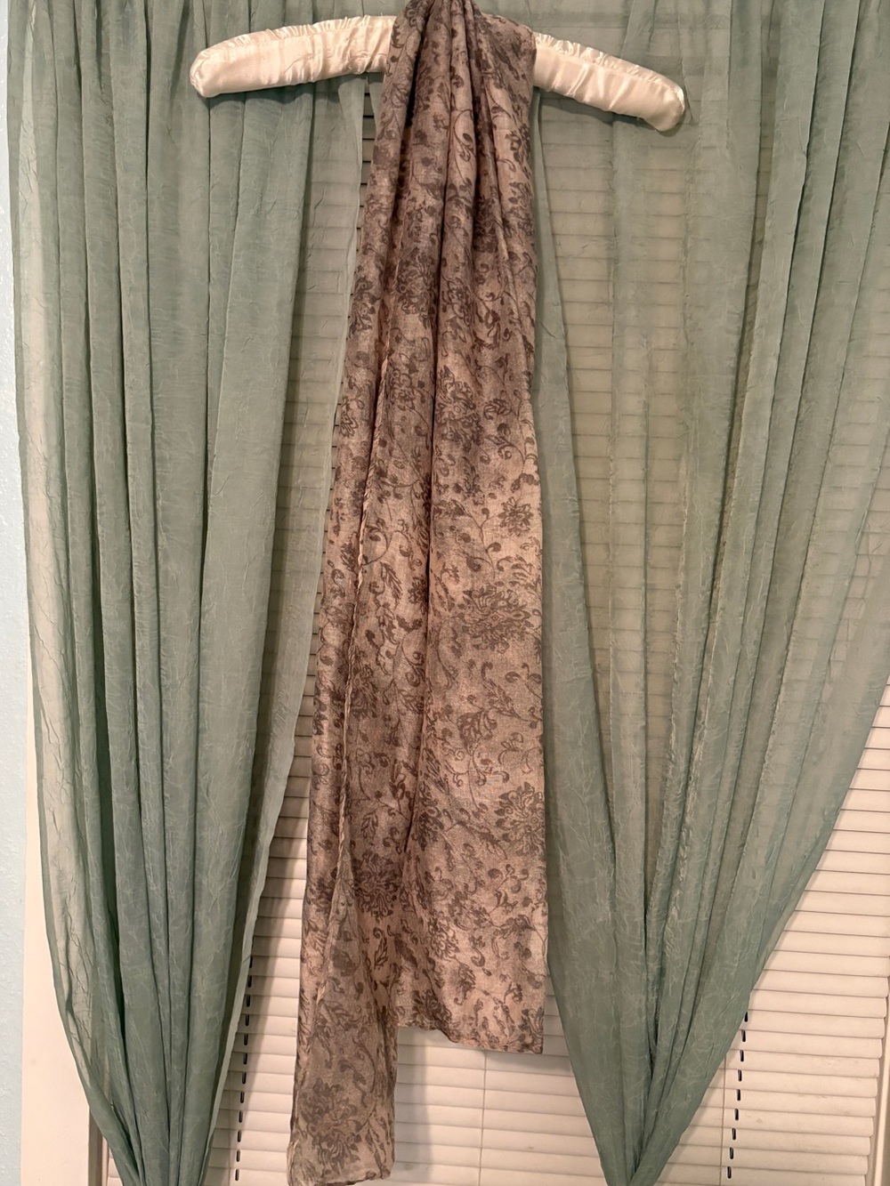 Elegant Floral Pattern Scarf in Taupe